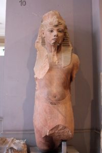 Colossal  statue of Tut-ankh-Amen