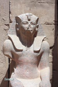 Red granite statue of Thutmose III